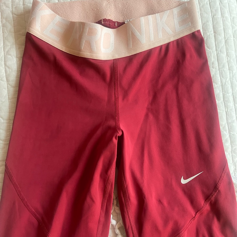 NIKE PRO TOP AND LEGGINGS